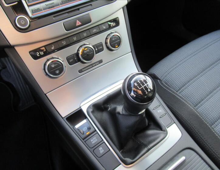 Volkswagen Passat CC 13