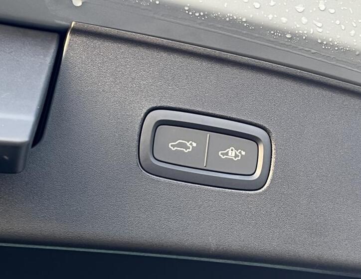 Volvo EX90 21