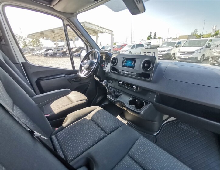 Mercedes-Benz Sprinter 8