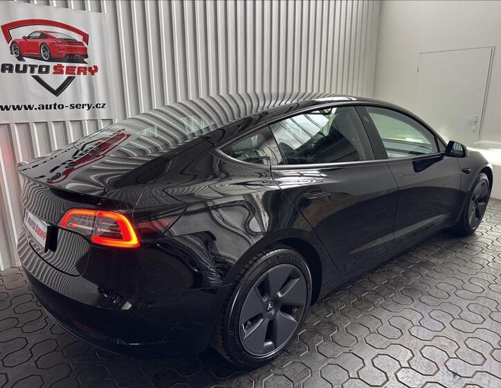 Tesla Model 3 8