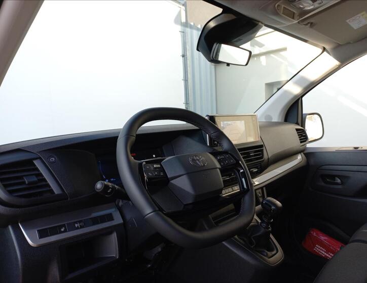 Toyota ProAce 9