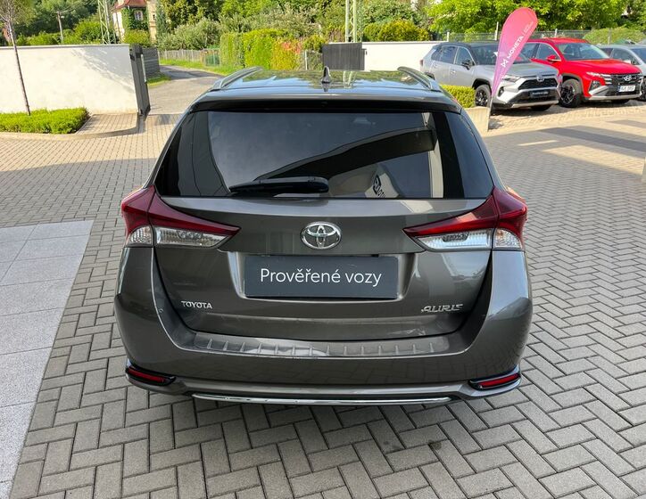 Toyota Auris 5