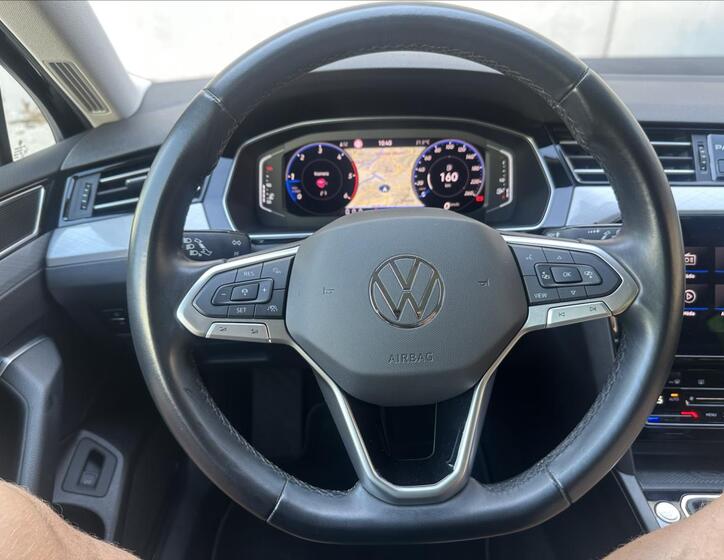 Volkswagen Passat 9