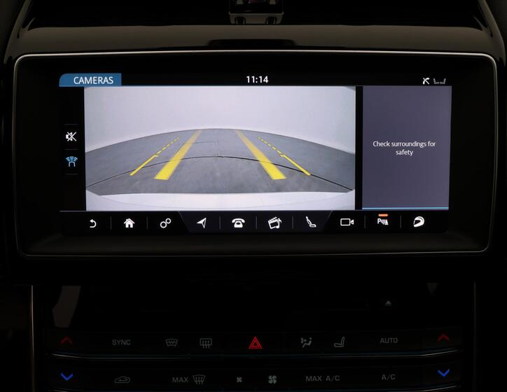 Jaguar XE 32