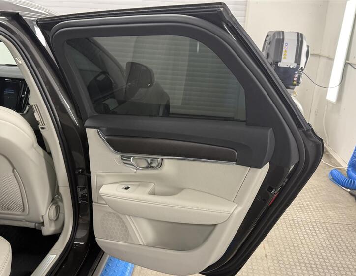 Volvo V90 34