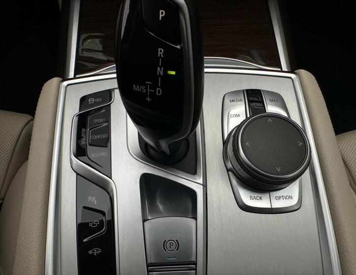 BMW Řada 7 39