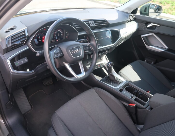 Audi Q3 11