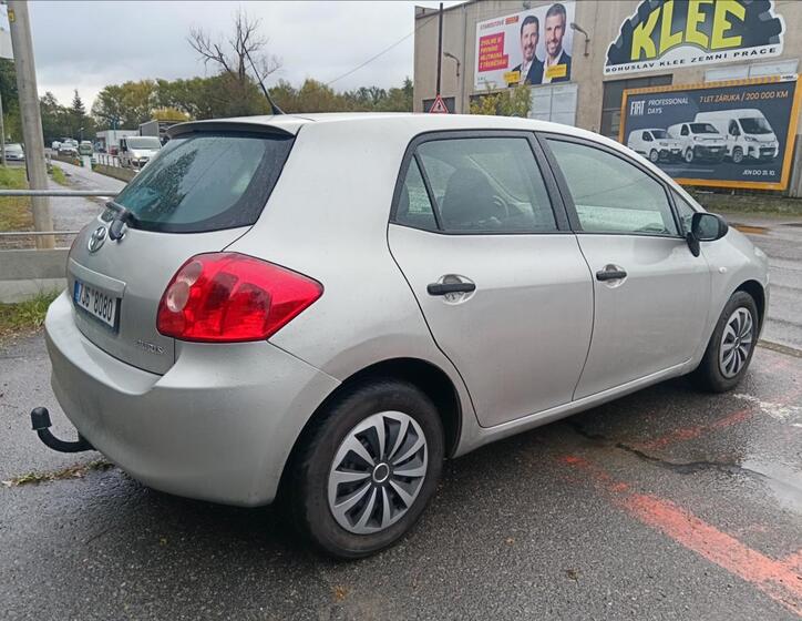 Toyota Auris 11