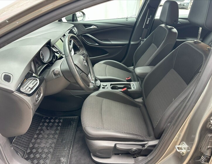 Opel Astra 9