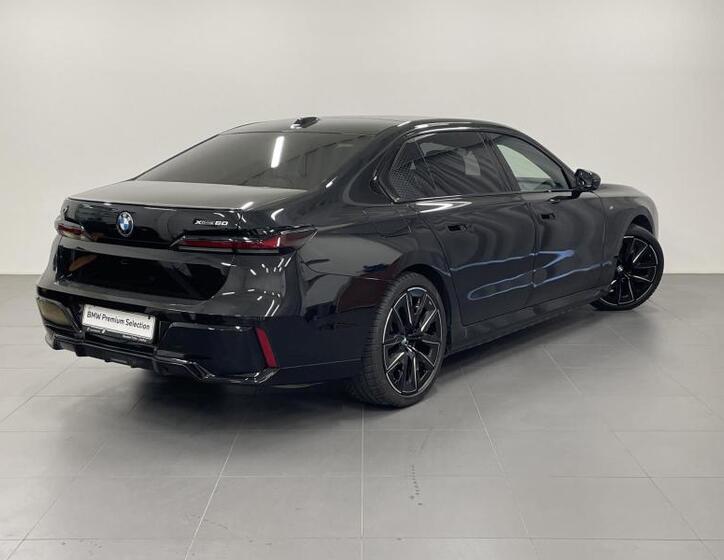 BMW i7 2
