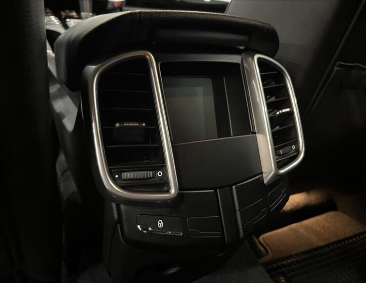Porsche Cayenne 16