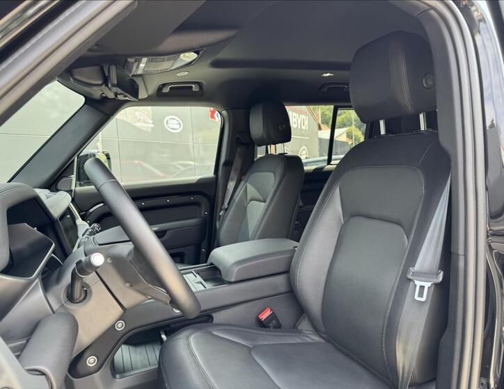 Land Rover Defender 11