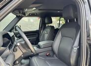 Land Rover Defender 11