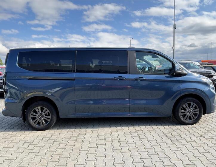 Ford Tourneo Custom 6