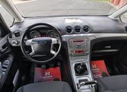 Ford Galaxy 14