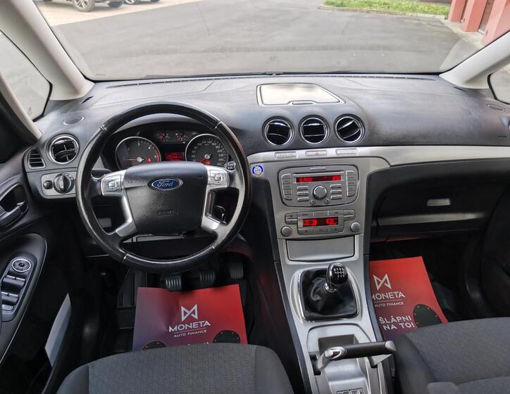 Ford Galaxy 14