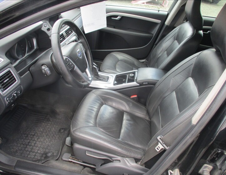 Volvo V70 13