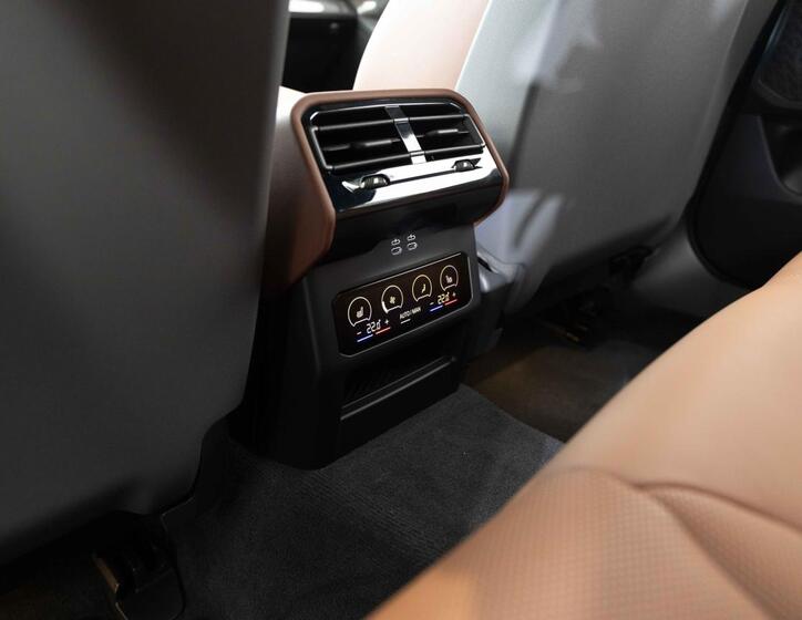BMW i5 23