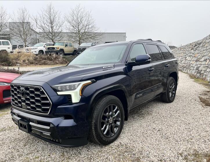 Toyota Sequoia 3