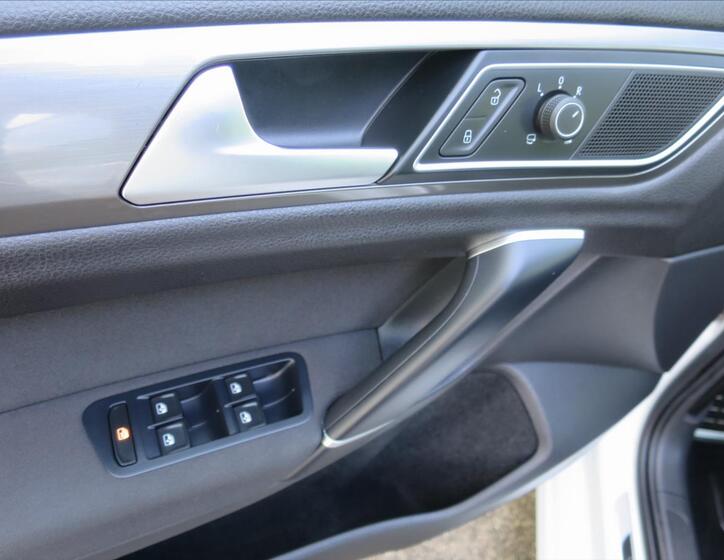 Volkswagen Golf 12