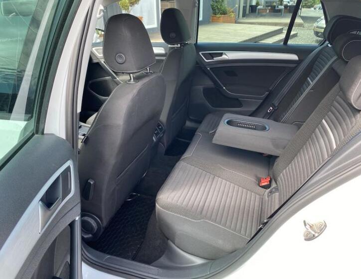 Volkswagen Golf 11