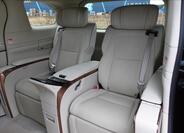 Lexus LM 350h 38