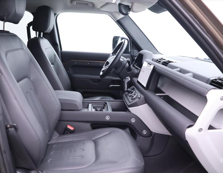 Land Rover Defender 14