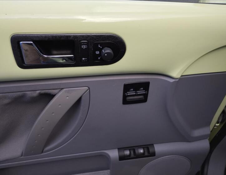 Volkswagen New Beetle 13