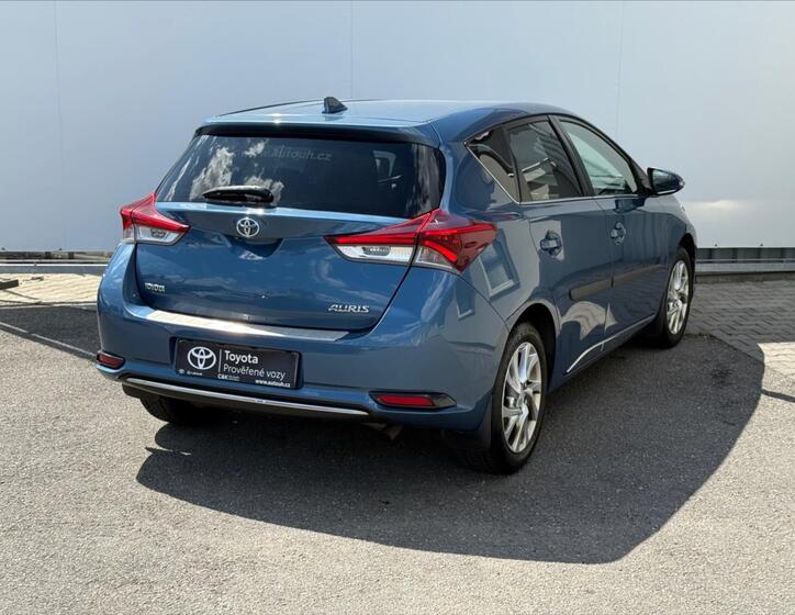 Toyota Auris 6