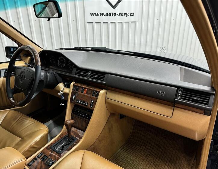 Mercedes-Benz 124 28
