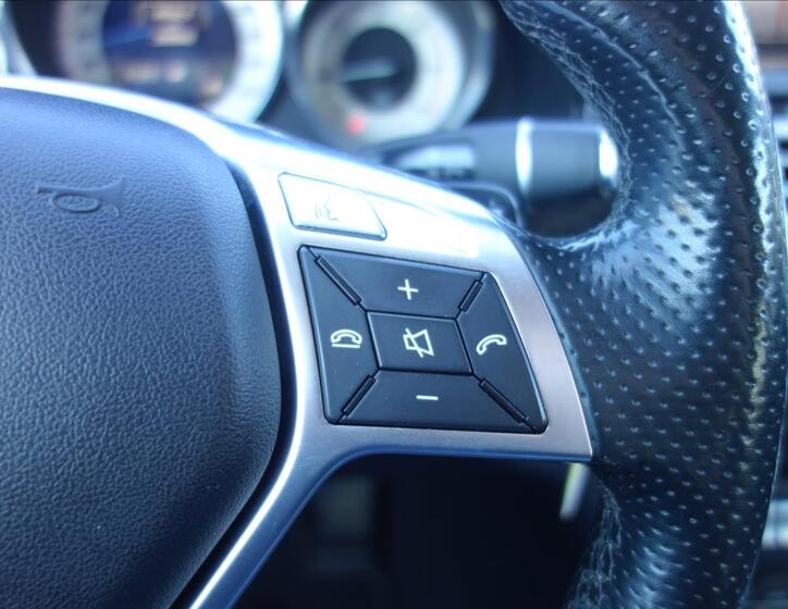Mercedes-Benz Třídy E 32