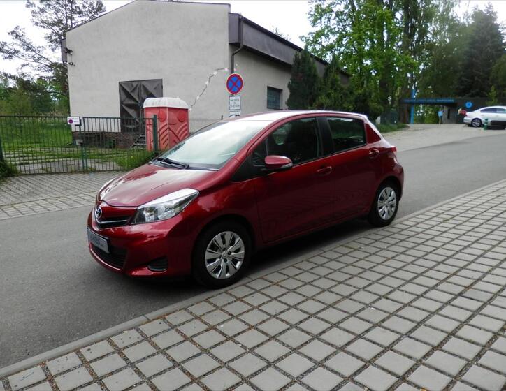 Toyota Yaris 1