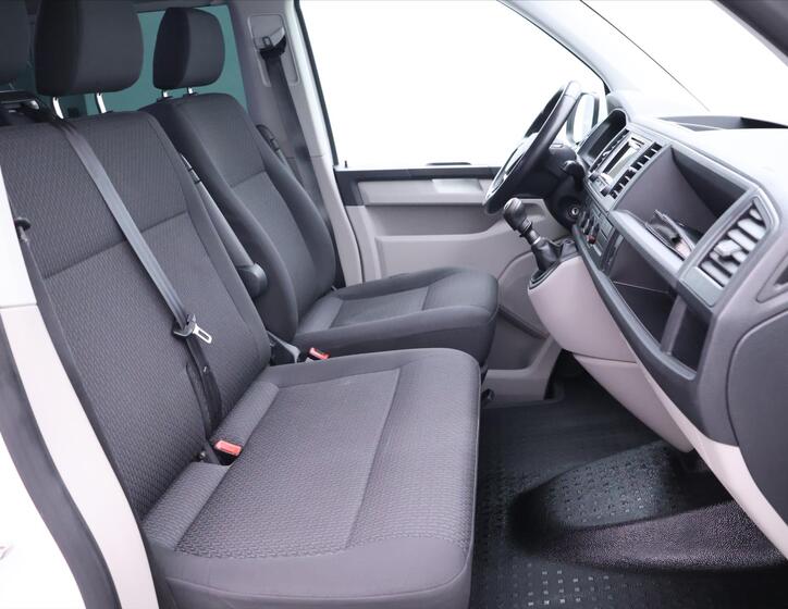 Volkswagen Caravelle 13