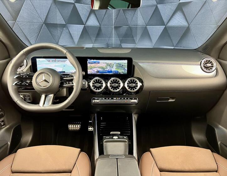 Mercedes-Benz GLA 10