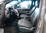 Chrysler Pacifica 13