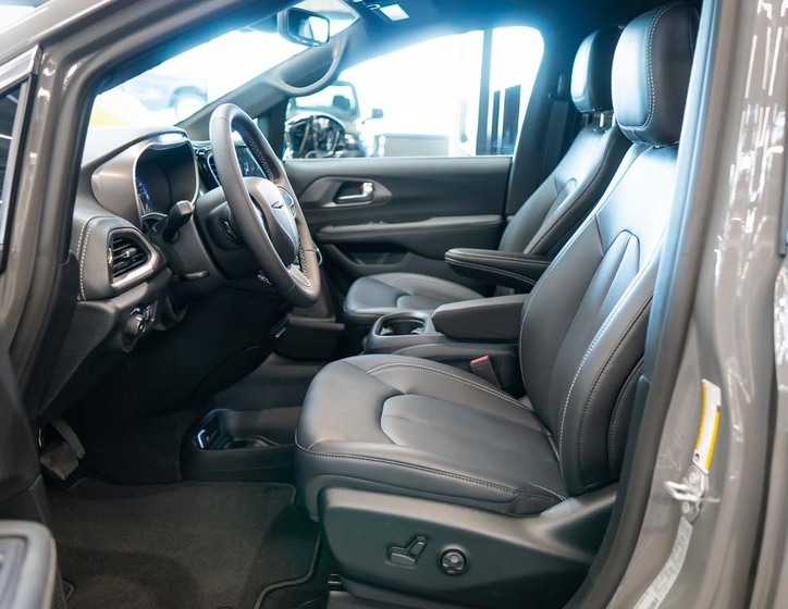 Chrysler Pacifica 13
