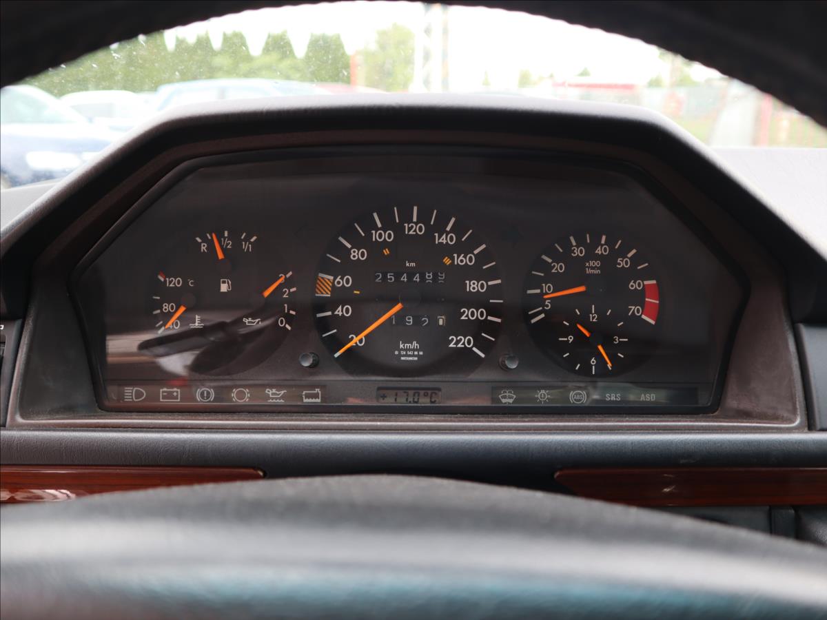 Mercedes-Benz 200