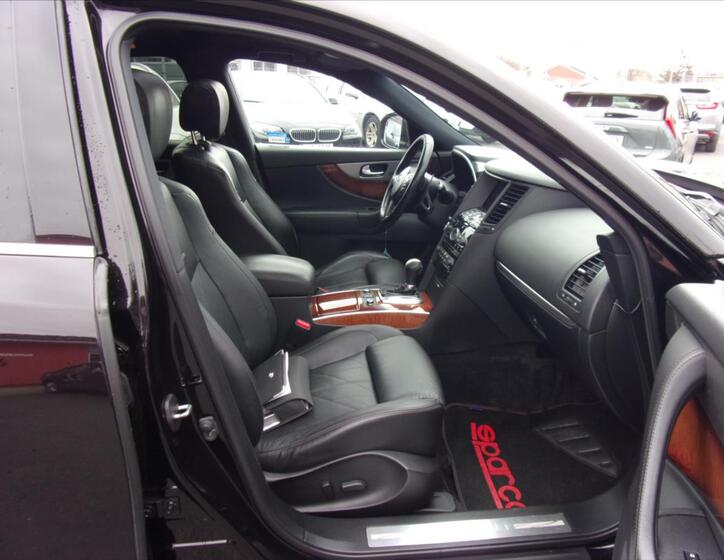 Infiniti FX30 10