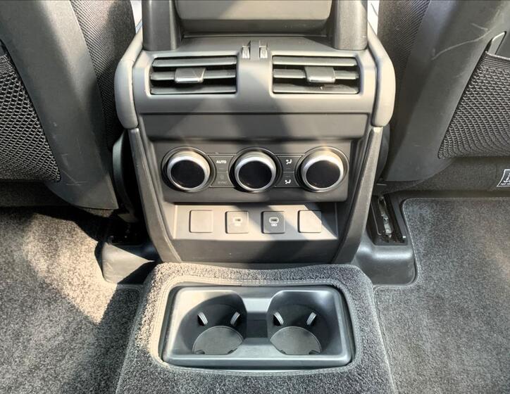 Land Rover Defender 28
