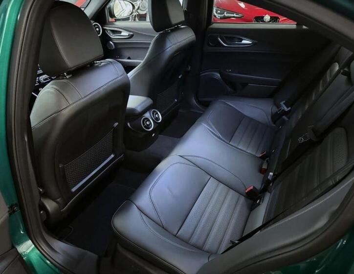 Alfa Romeo Giulia 10