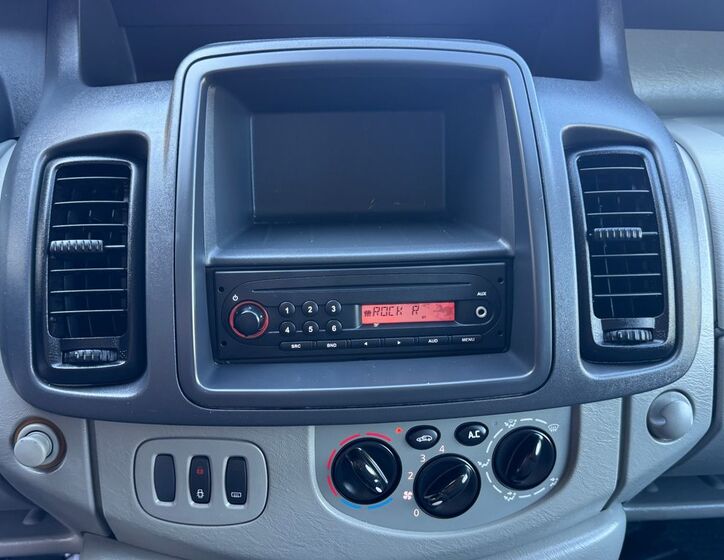 Renault Trafic 10