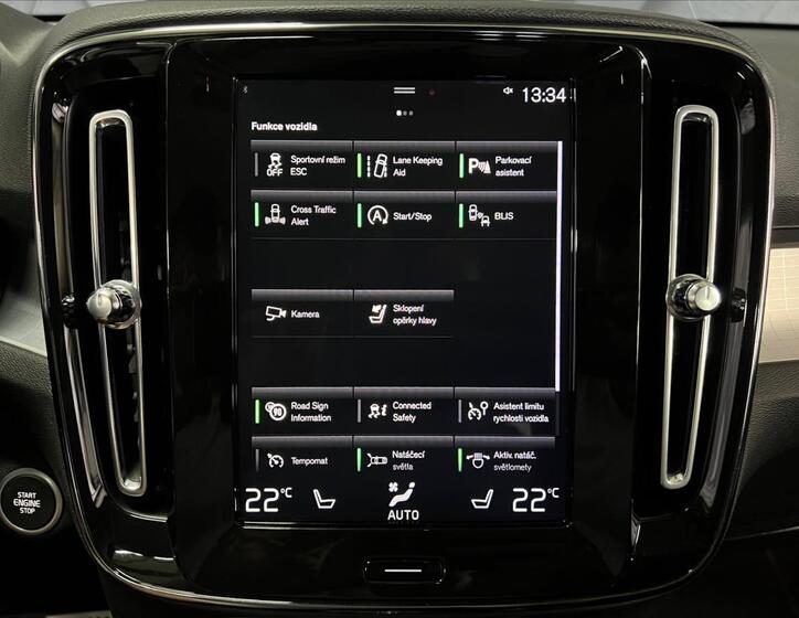 Volvo XC40 22