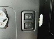 Land Rover Defender 8