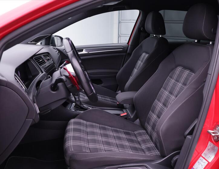 Volkswagen Golf 12