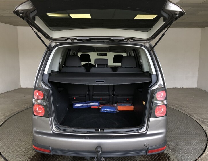 Volkswagen Touran 13