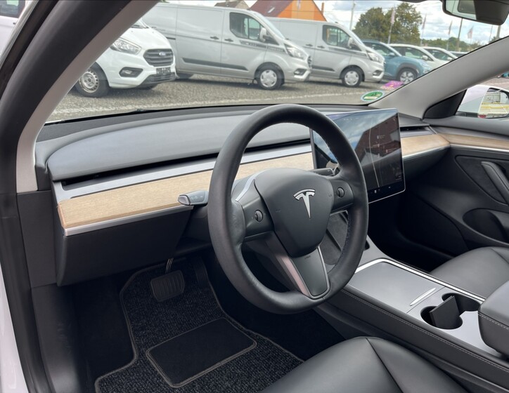 Tesla Model 3 20