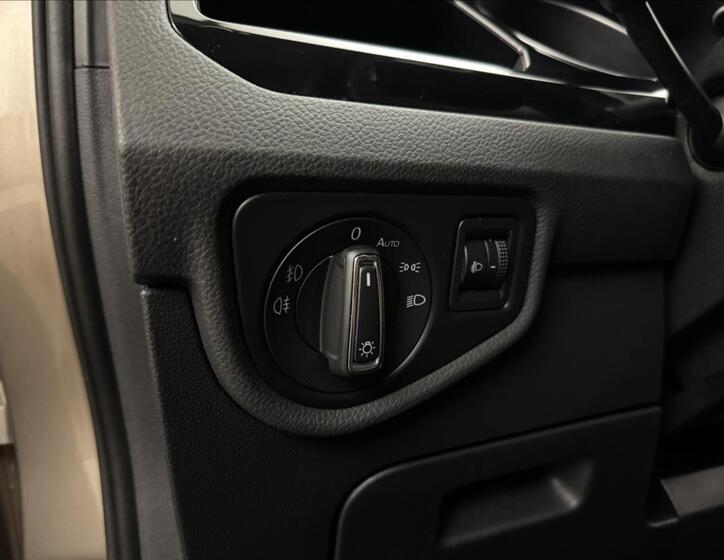 Volkswagen Touran 8