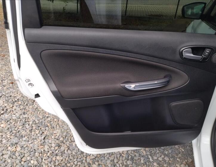 Ford Galaxy 18