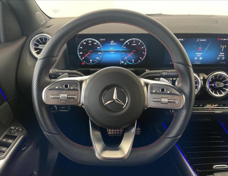 Mercedes-Benz GLA 10