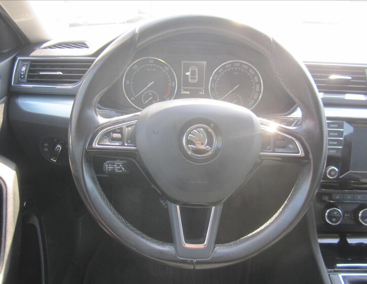 Škoda Superb 8